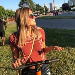 Meet your Posher, Felicia